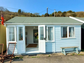 Amazing Sea View chalet , set In the main part of Lyme & Sleeps 4